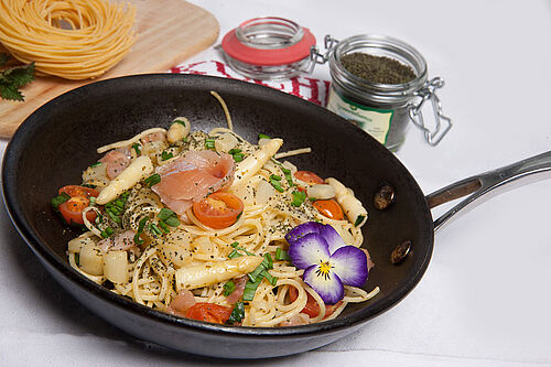 rezept pasta mit kärntner spargel und gebeizter lachsforelle